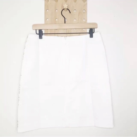 NWT BODEN FUN FLORAL EMBROIDERED WHITE MINI SKIRT - Picture 6 of 8
